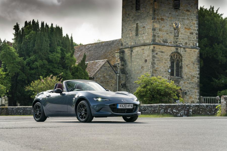  Mazda MX-5 R-Sport (ND) 2020 года  (UK) (фото 5 из 86)